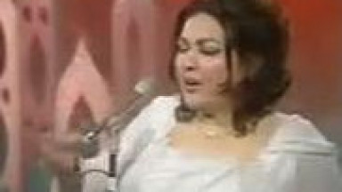 Noor Jehan   Mujh se pehli si mohabbat merey mehboob na maang   Faiz avi 144p