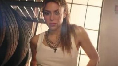 Shakira, Grupo Frontera   (Entre Paréntesis) (Official Video)