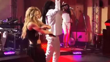 Shakira   Hips Don't Lie   Live Walmart Soundcheck