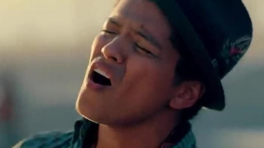 Travie McCoy  Billionaire ft  Bruno Mars [OFFICIAL VIDEO]