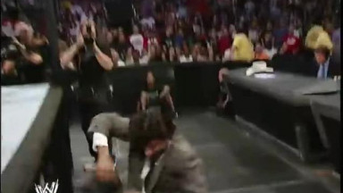 Great Khali takes on Hornswoggle in gigantic mismatch  Survivor Series 2007 (480p)