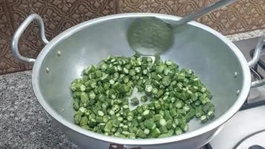 Chicken Bhindi Recipe    بھنڈی چکن بنانے کا طریقہ   Bhindi Chicken Masala Re